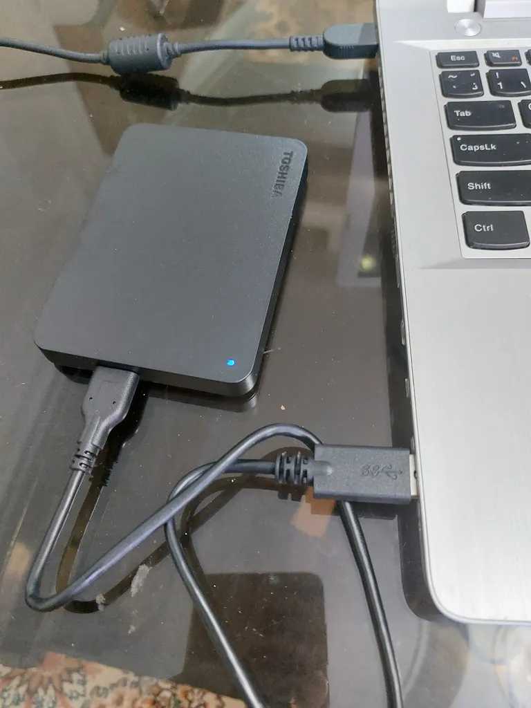 هارد اکسترنال توشیبا مدل Canvio Basics ظرفیت دو ترابایت دارای رابط USB Type-A 3.0